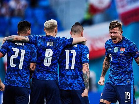 This video is provided and hosted by a 3rd party server.soccerhighlights helps you discover publicly available material throughout the. Piala Eropa 2020: Prediksi Line-up Swedia vs Slovakia ...