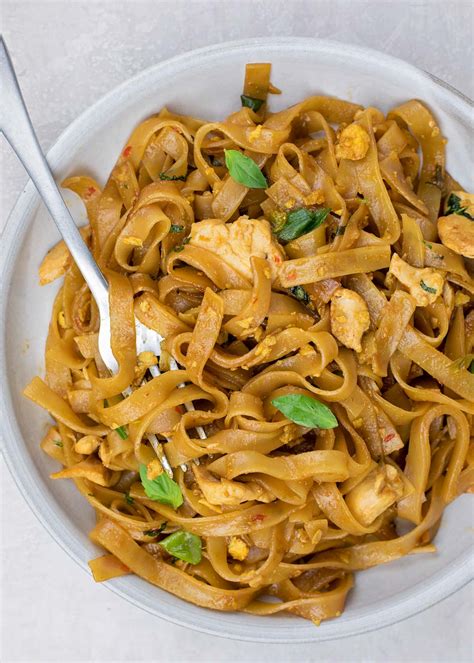 Peel and cut the potatoes into pieces that are generally the same size. Chicken And Noodles Over Mashed Potatoes Pioneer Woman ...