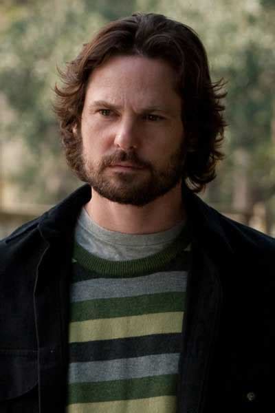 O post de hoje é sobre uma das obras do escritor nicholas sparks. Henry Thomas foto Querido John / 2 de 4