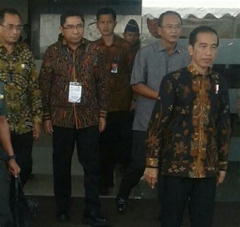 Pelabuhan tanjung priok adalah pelabuhan terbesar di indonesia. Terminal Petikemas Kalibaru Pelabuhan Utama Tanjung Priok ...
