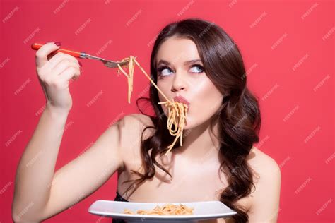 Premium Photo Italian Food Spaghetti Pasta Italian Cuisine Sexy Girl Eating Pasta Healthy