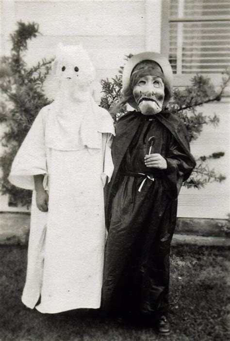 24 Old Fashioned Halloween Costumes That Were Truly Spooky And Scary