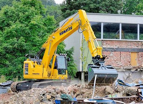 Overview Of The Pc228uslc 10 Short Tail Swing Excavator