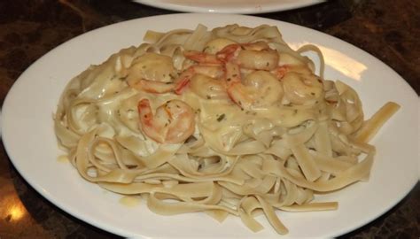 Yang paling penting sekali ialah anda harus merebus spaghetti dengan cara yang betul kerana takut nanti spaghetti akan jadi lembik dan tak cantik teksturnya bila dimasak. 7 Resep Spaghetti yang Enak dan Sederhana