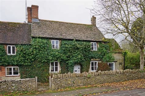 Ivy House And Ivy Cottage Ramsden Oxfordshire