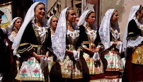 Traditional Italian Clothing A Guide On Traditional Clothes
