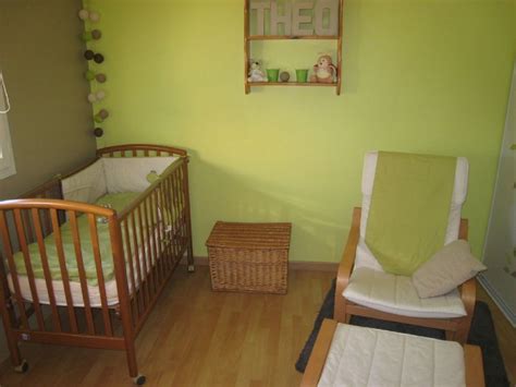 Frais et apaisant, le vert est la couleur idéale pour une chambre dans laquelle il fait bon se ressourcer. Chambre bébé - Vert anis et taupe - Photo de Décoration ...