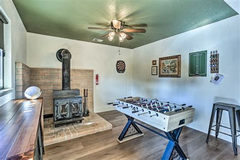 Pet-Friendly Escape w/ Game Room & Fire Pit! - Home Rental in North Fork