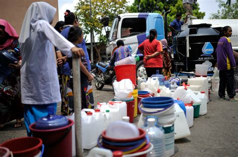 Syarikat bekalan air selangor sdn bhd (syabas) will activate nine local service centres following the scheduled water supply disruption in the klang valley starting tomorrow. Shah Alam, Klang, And Subang Jaya Residents Face Water ...