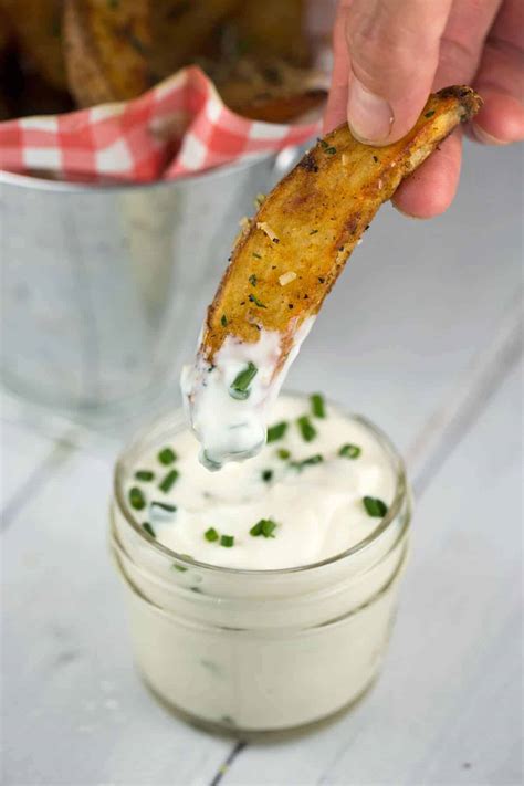 Healthy and creamy, you'll love this sweet potato fries dipping sauce. Oven Baked Potato Wedges with Dipping Sauce | Jessica Gavin