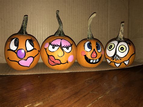 10 Painted Pumpkin Faces Easy