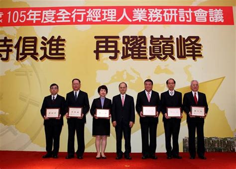華僑永亨銀行 新加坡 馬來西亞 中國 (english) 中國 (中文). 華南銀行召開全行會議 營運主軸敲定「與時俱進，再躍巔峰」 - 中時電子報