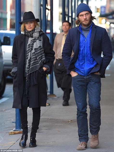 Carolyn Murphy Appears Youthful Donning A Street Chic Ensemble In Nyc