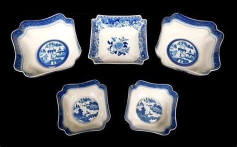Lot Mottahedeh Serving Bowls Blue Canton And Chien Lung
