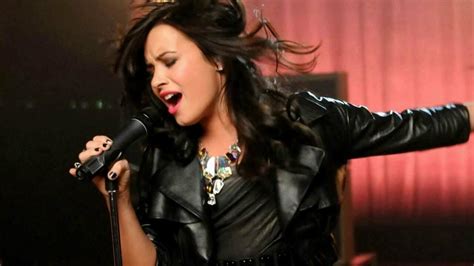 Is there anything better than a beautiful, soaring vibrato in a song? How to Sing Vibrato: 12 Vibrato Techniques You Have to Try