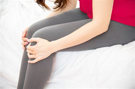 Cobalah bergerak setiap jam untuk meregangkan lutut dan pergelangan kaki, jika kaki bengkak terjadi akibat terlalu lama duduk. Lutut Bengkak Penyakit Apa : (there is no guarantee of ...
