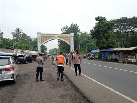 Terjaring Penyekatan Puluhan Kendaraan Di Perbatasan Cianjur Bandung