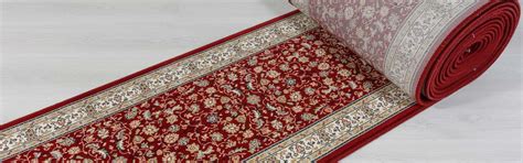 En cuanto al mantenimiento que requiere, se puede añadir que es posible fregarlas y lavarlas sin temor a arruinarlas, tal como lo harías con un piso de cerámica. ¿Quiere saber más sobre el mundo de las alfombras? ¡Visite nuestra guía!
