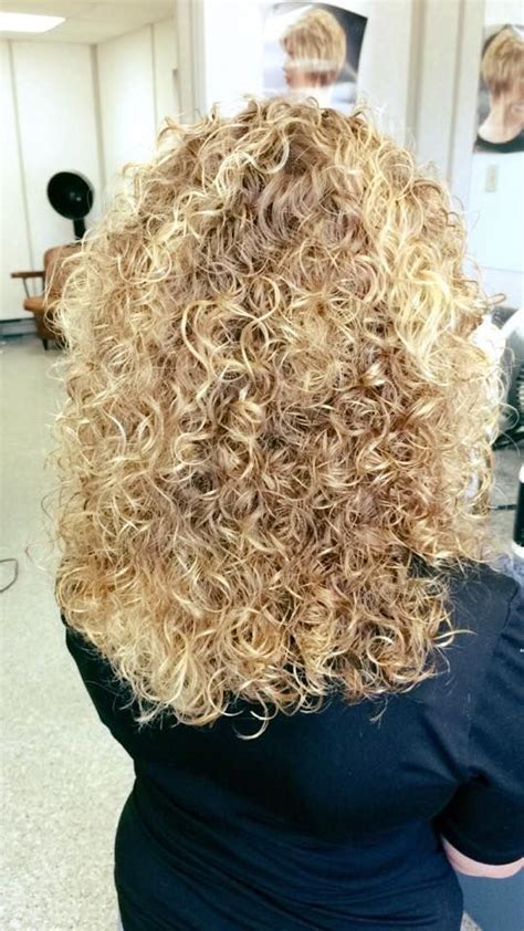 Coiffure Blonde Frisée Permed Hairstyles Thick Blonde Hair Curls