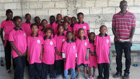 Haití Uniformes Para Los Niños Global Outreach Lions And Lambs