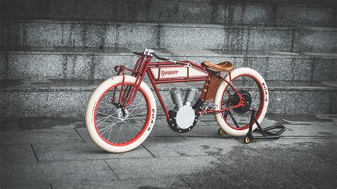 Www.hdlife.com.br um because this harley sportster bobber is not quite as old as it looks at first glance. the kosynier boardtrack hides an ebike inside a 1920s ...