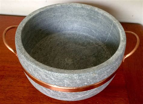 Panela De Pressão Em Pedra Sabão 4 Litros - Ultra Resistente - R$ 109