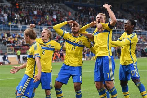 Sázejte online, sledujte zápasy na tv tipsport, bavte se v diskuzním fóru nebo se inspirujte analýzami úspěšných sázkařů. Tři body = semifinále. Švédi i Portugalci mohou na ME slavit předčasně postup - ČT sport - Česká ...
