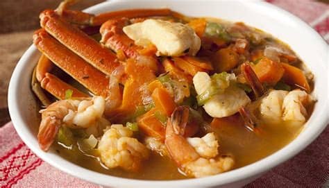Esta sopa le da la bienvenida a todos los mariscos y a cualquier pescado, lo que la convierte en un plato ideal para disfrutar en la playa. Descubre cómo preparar una exquisita sopa de mariscos ...
