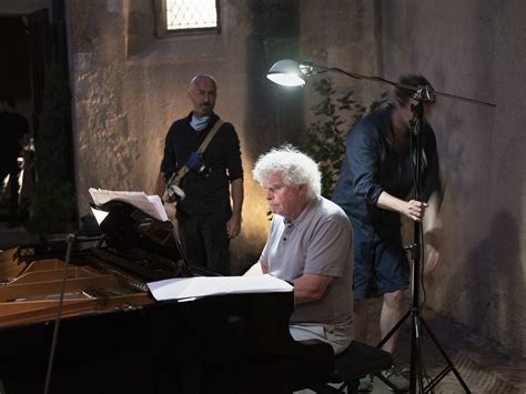 November 2020 sir simon rattle zurück an seinem pult. PHOTO SHOOTING — MAGDALENA KOŽENÁ & SIR SIMON RATTLE ...