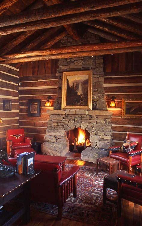 Go for a less divisive decor option by mounting this stately polyresin buck in your central gathering area. Pearson Design Group | Rustikale hütte, Ferienhaus ...