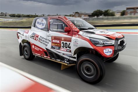 Toyota Hilux V8 Gazoo Racing Está Pronta Para O Dakar 2021