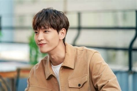 No one's female journalist miaomiao fang accidentally snaps a photo of the top korean star zhun hou in a restroom of a night club and finds out his dark personal life. dramacool, So I Married An Anti-Fan | Actors, Kpop idol, Kpop