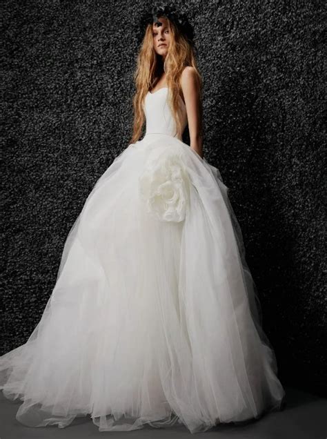 Glamour Exclusive A First Look At The Newest Wedding Dresses Vera Wang Designed For Davids