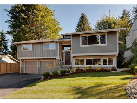 A great example of making a split level house look. 30 best images about Split Entry on Pinterest | House ...