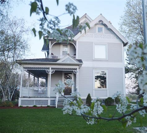 A Tour Of The Victorian Farmhouse The Tile Shop Blog