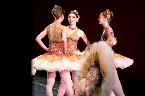 Ballet Stars Make A Dramatic Pointe