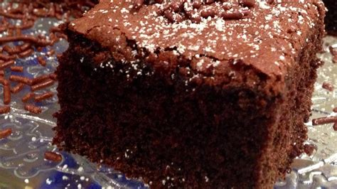 Tagliate il cioccolato a pezzetti e fatelo sciogliere a bagnomaria. Torta morbida al caffè e cioccolato, una golosità dal ...