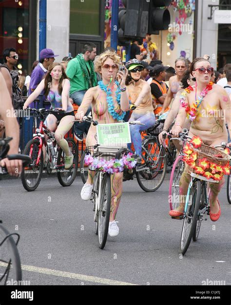 Naked Bike Ride Dans Les Rues De Londres Pour Protester Contre La