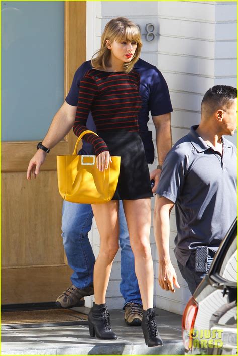 taylor swift grabs lunch at a o c pre girls night out photo 3321084 taylor swift pictures