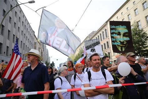Berlin Police Halt March Against Coronavirus Restrictions Saying