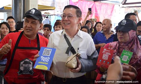 Bahagian i permulaan seksyen 1. RM10 juta dibelanjakan pada hari pertama e-Tunai Rakyat - Lim