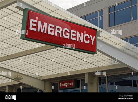 Emergency Sign Over A Hospital Emergency Room Entrance Stock Photo Alamy