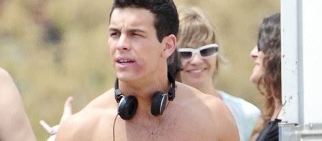 La nueva serie de movistar+, que protagoniza mario casas, ha arrancado con un desnudo integral del actor de 32 años. Mario Casas luce su cuerpo surfeando en aguas gallegas con ...