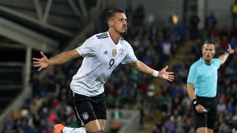 Create your own fifa 21 ultimate team squad with our squad builder and find player stats using our player database. Germania, 3-1 all'Irlanda del Nord e qualificazione ok: Lewandowski tris, la Polonia vede i ...