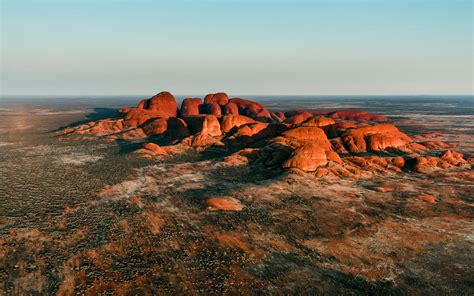 To the west and east of alice springs is the highest mountain formation in central australia, the macdonnell mountain range with mt. Wallpaper Australia, Kata Tjuta, Uluru-Kata Tjuta National ...
