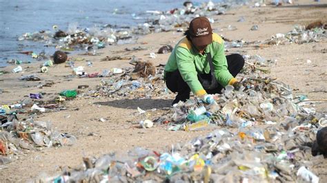 Balis Battle Against Plastic Pollution Bbc News