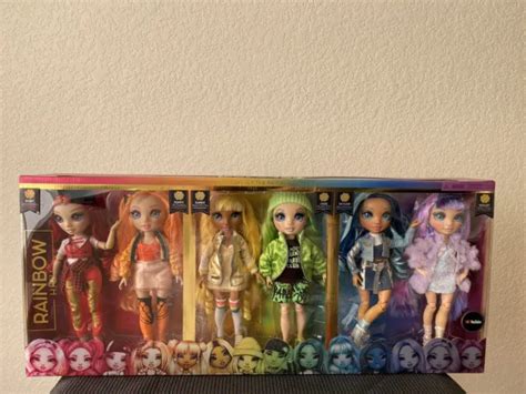 Rainbow High Original Fashion Doll Playset 30 Piece 6 Outfits