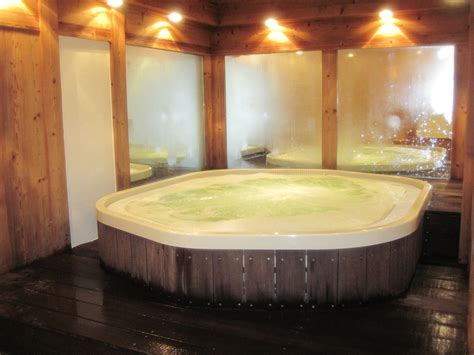 Oyster introduce bathtub with lounger first time in india. Free Images : water, light, interior, relax, swimming pool ...