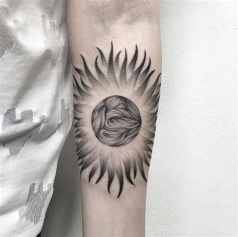 He included this tattoo in the ships and sails category, but it is much more than that. The True Meanings Behind 25 Iconic Tattoo Designs - Design ...
