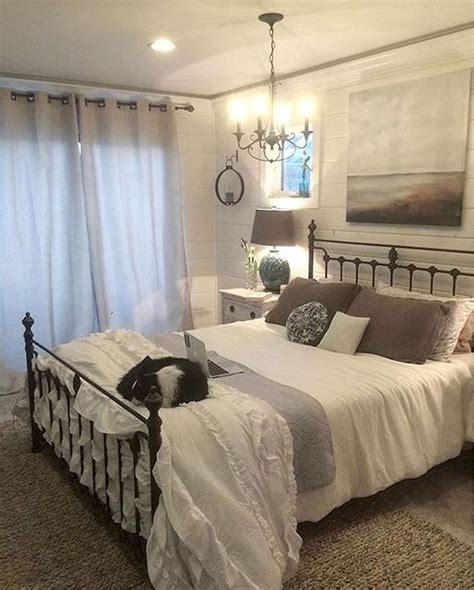 Although there are many farmhouse master bedroom ideas that you can choose from, all of them share some basic features. Farmhouse Style Master Bedroom Ideas (24 | Farmhouse style ...